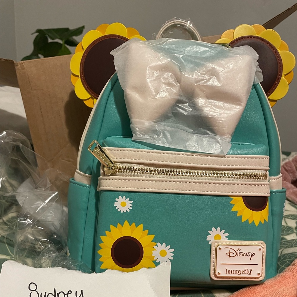 BNWT Minnie Sunflower Loungefly Backpack